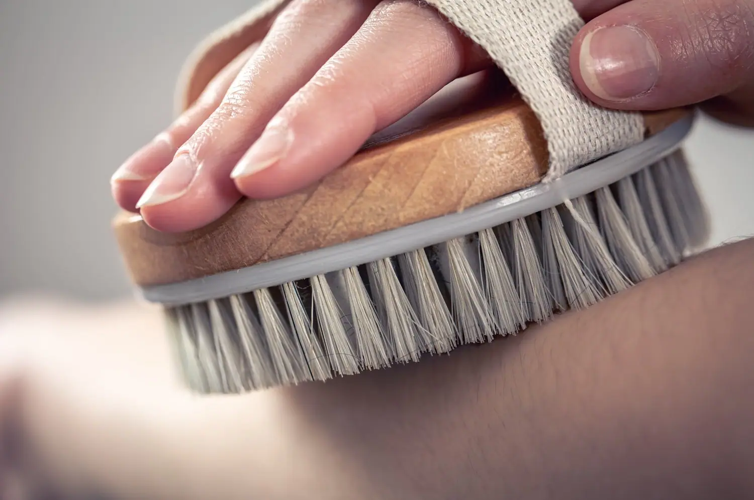 Body brushing - szczotkowanie ciała na sucho