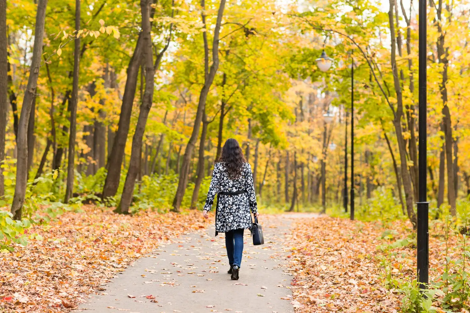 Mindful walking - świadome spacery relaksacyjne